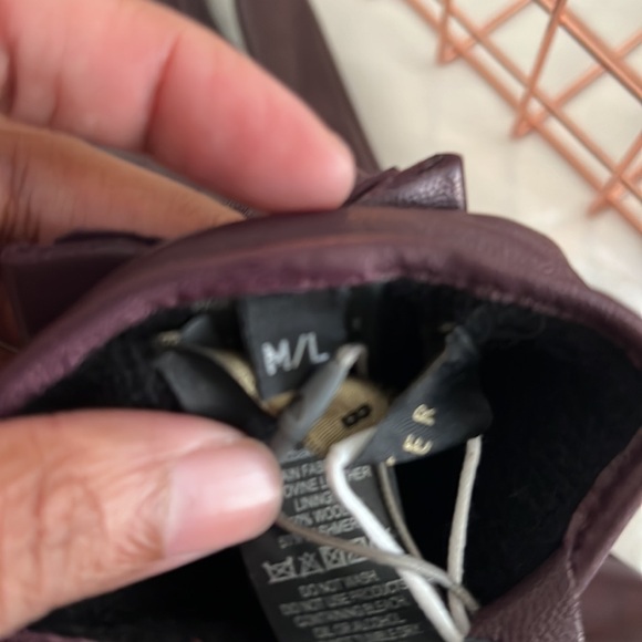 NWT Ted baker smart leather gloves in color oxblood - Picture 6 of 8